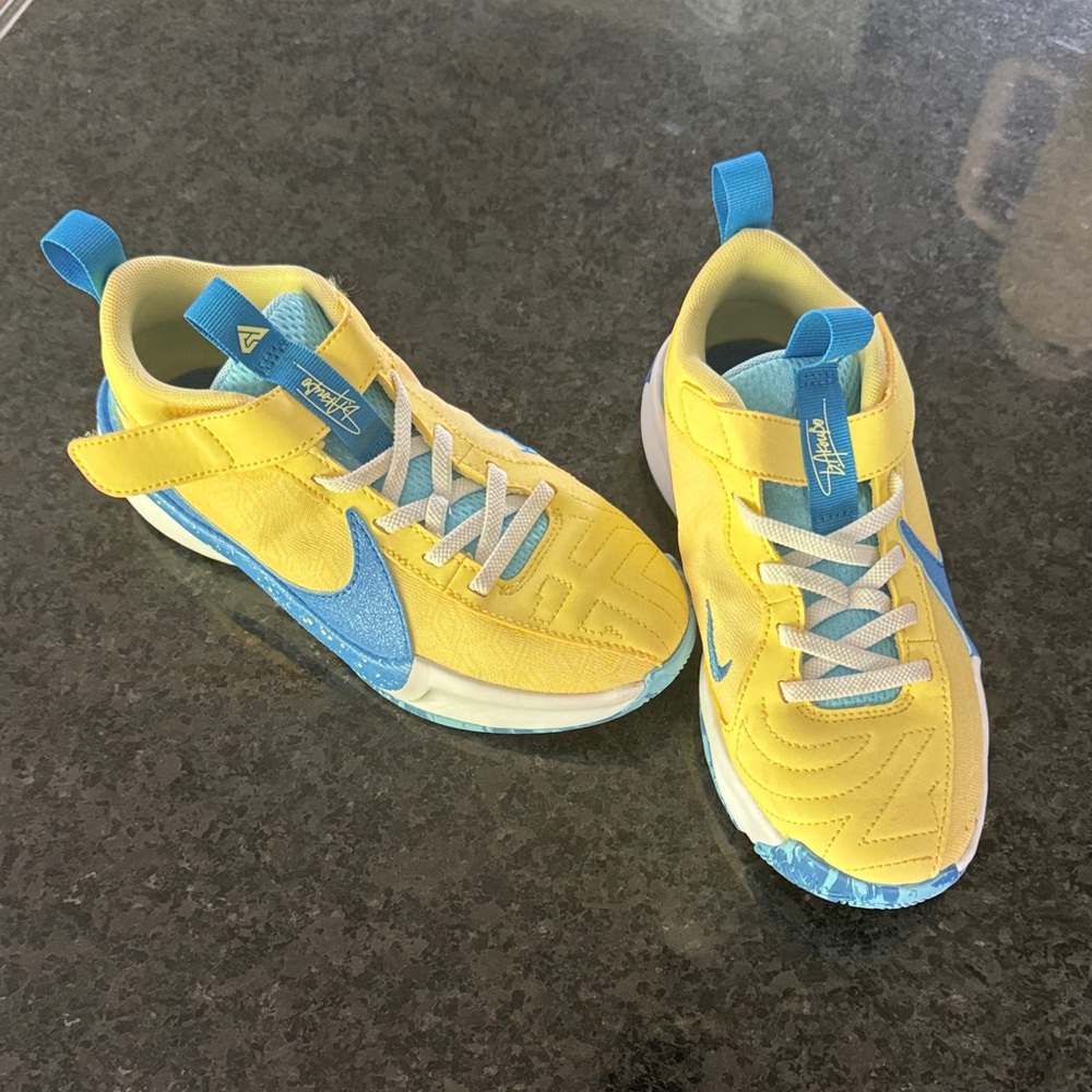 Nike Kids Sneakers in Yellow and Blue
